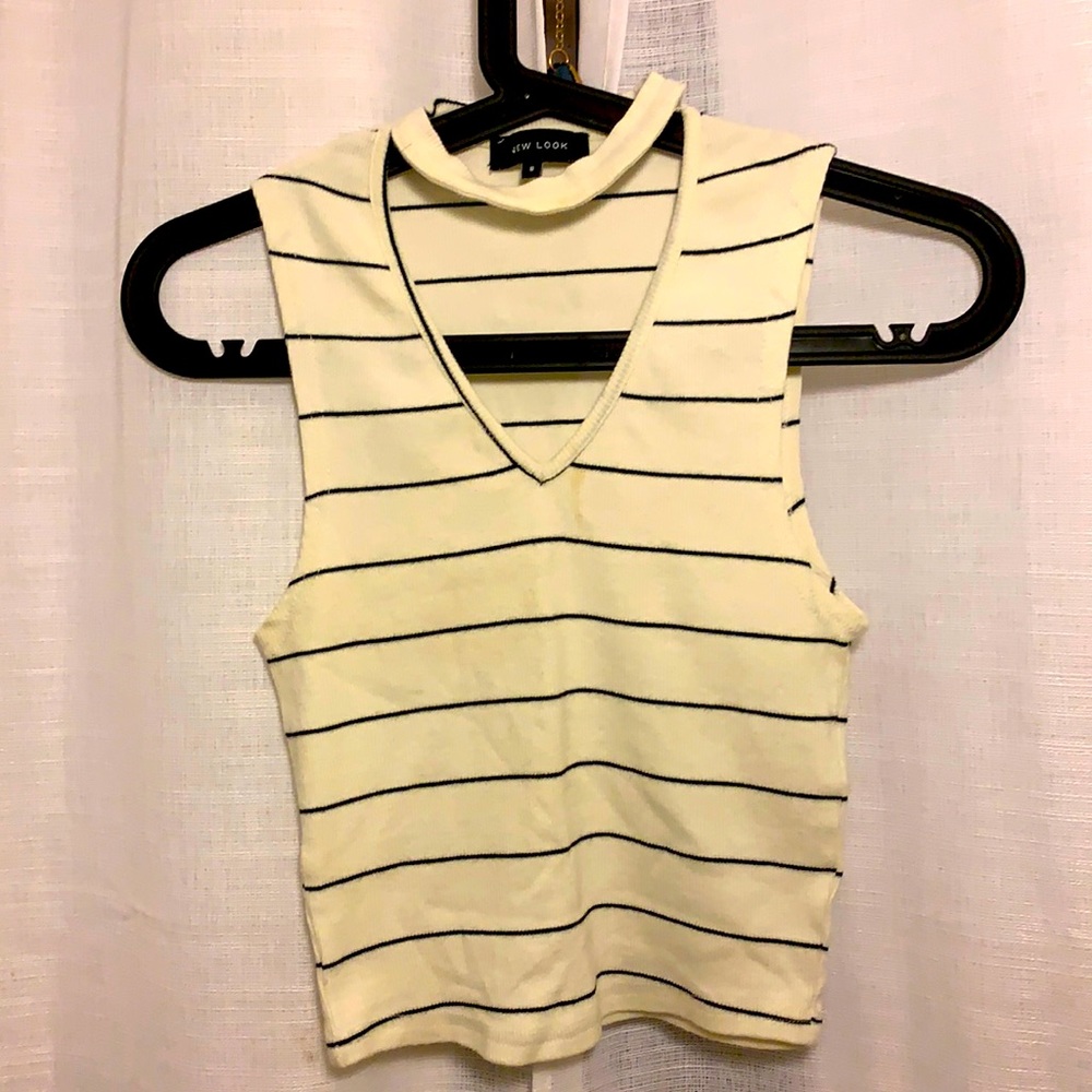 V-neck crop blouse W/ chocker